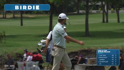 Austin Eckroat sinks 32-foot birdie putt on No. 14 at THE CJ CUP