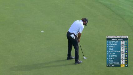 Cameron Young sinks 10-foot putt for birdie on No. 15 at Travelers