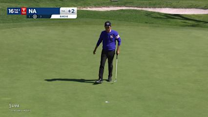 Kevin Na goes at flagstick and makes birdie at Genesis