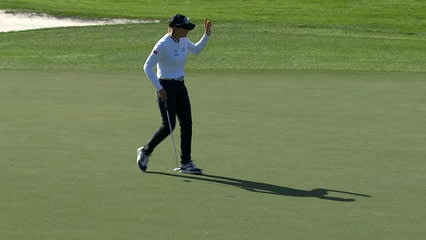 Annika Sorenstam sinks birdie putt at PNC Championship