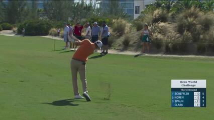 Wyndham Clark sinks 30-foot birdie putt on No. 4 at Hero World Challenge
