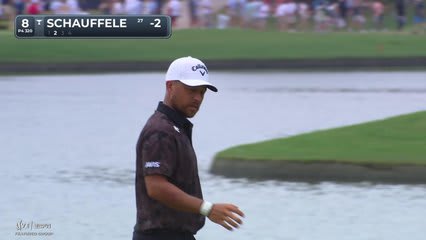 Xander Schauffele sinks 3-foot birdie putt at TOUR Championship