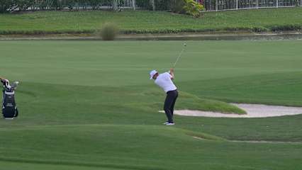 Nicolai Højgaard sinks a 23-foot birdie putt at Cognizant Classic