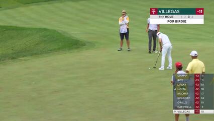Camilo Villegas rolls in birdie putt at John Deere