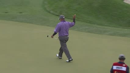 Omar Uresti pours in long-range birdie putt at Shell
