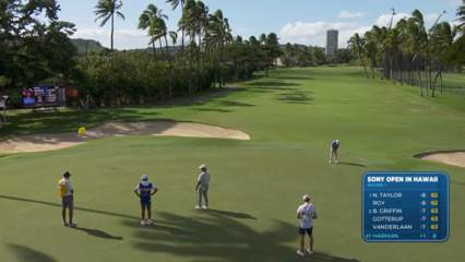 Brian Harman pours in long eagle putt on No. 9 at Sony Open