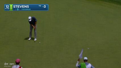 Sam Stevens sinks 12-foot birdie putt on No. 12 at Travelers