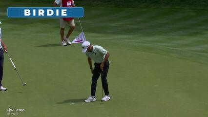 Eric Cole drains 8-foot putt for birdie on No. 14 at Travelers
