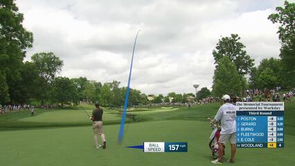 Gary Woodland sinks 19-foot putt for birdie on No. 5 at the Memorial
