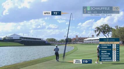 Xander Schauffele sinks 21-foot birdie putt on No. 18 at THE PLAYERS