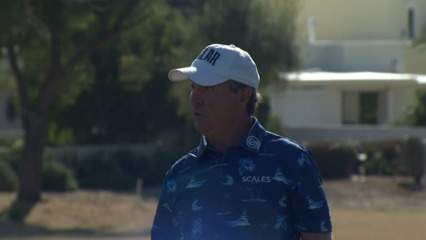 Gene Sauers sinks birdie putt from the fringe at Cologuard