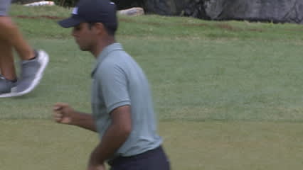Shubhankar Sharma sinks 10-foot birdie putt at CIMB