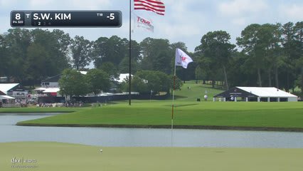 Si Woo Kim's 82-yard approach sets up birdie on No. 8 at TOUR Championship