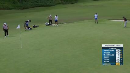 Satoshi Kodaira sinks 75-foot birdie putt on No. 15 at Baycurrent