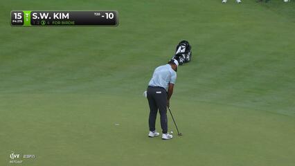 Si Woo Kim drains 4-foot putt for birdie on No. 15 at Travelers