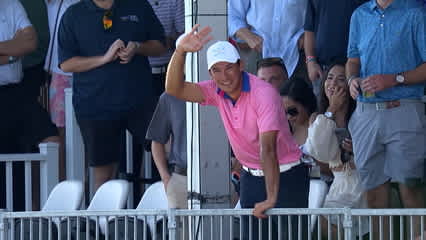 Martin Contini engages with fans while saving par at Honda