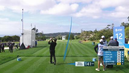 Xander Schauffele sinks 17-foot birdie putt on No. 12 at AT&T Pebble Beach