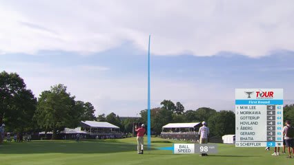 Scottie Scheffler's 117-yard approach sets up birdie on No. 17 at TOUR Championship