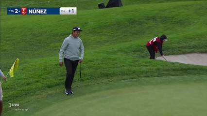 Augusto Núñez holes chip to salvage par at Farmers