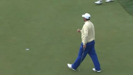 Steven Bowditch sinks birdie putt to win the hole at The Presidents Cup