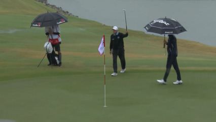 Ken Duke holes birdie from off the green at Simmons Bank