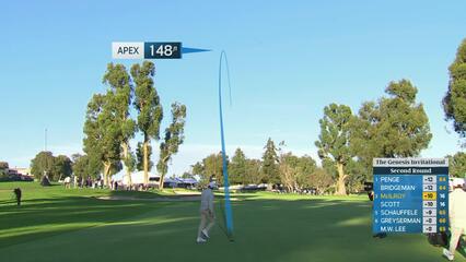 Rory McIlroy sinks 6-foot birdie putt on No. 17 at The Genesis