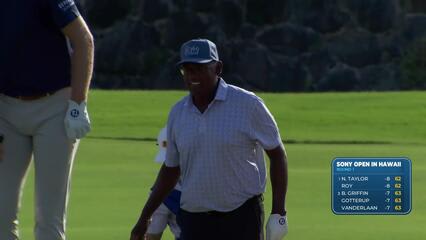 Vijay Singh makes birdie on No. 7 at Sony Open