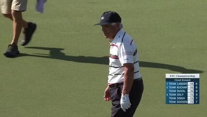 Lee Trevino makes birdie putt at PNC Championship