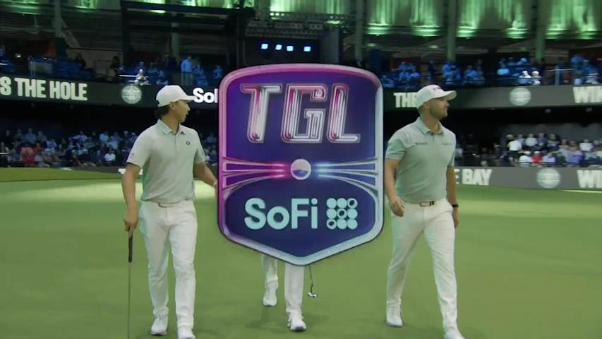 Åberg sinks birdie putt to regain lead