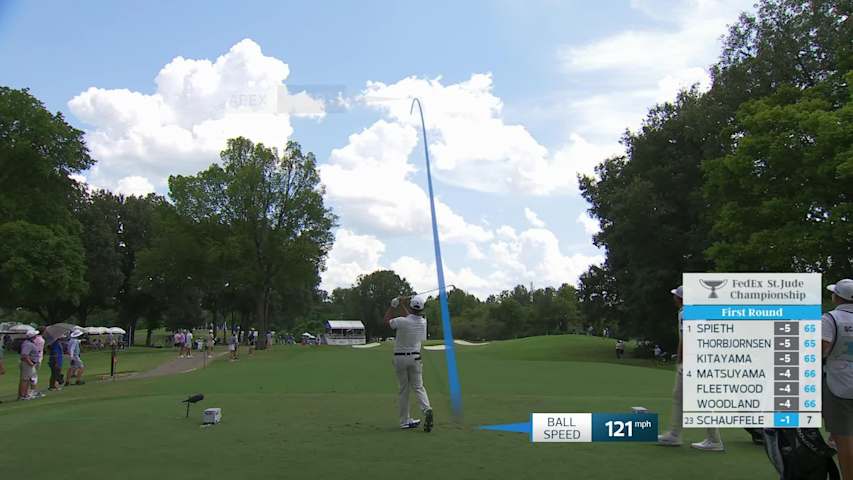 Xander Schauffele sinks 22-foot birdie putt on No. 8 at FedEx St. Jude