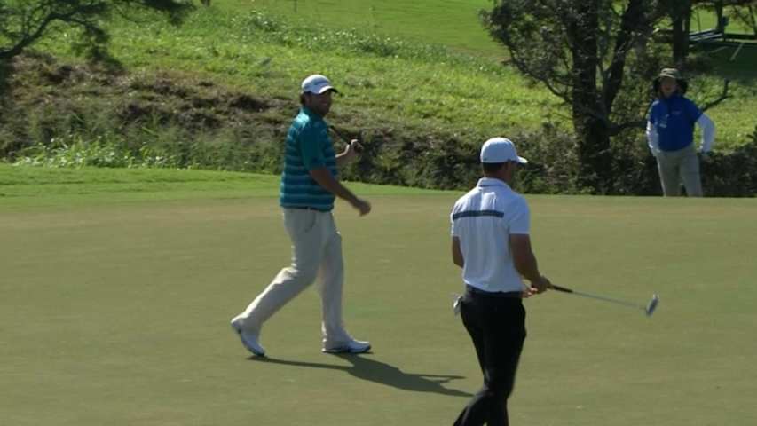 Steven Bowditch holes birdie putt from downtown at Hyundai