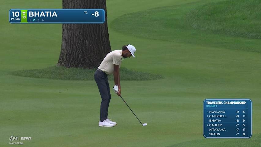Akshay Bhatia sinks 27-foot birdie putt on No. 10 at Travelers