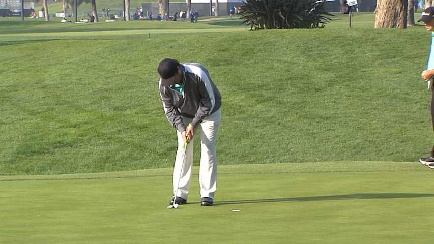 Steven Bowditch gets up and down for birdie at Genesis Open