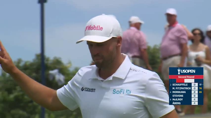 Wyndham Clark rolls in birdie to expand lead in Round 2 of U.S. Open