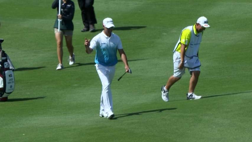 Jaco Van Zyle dunks his 43-yard eagle approach at Dell Match Play