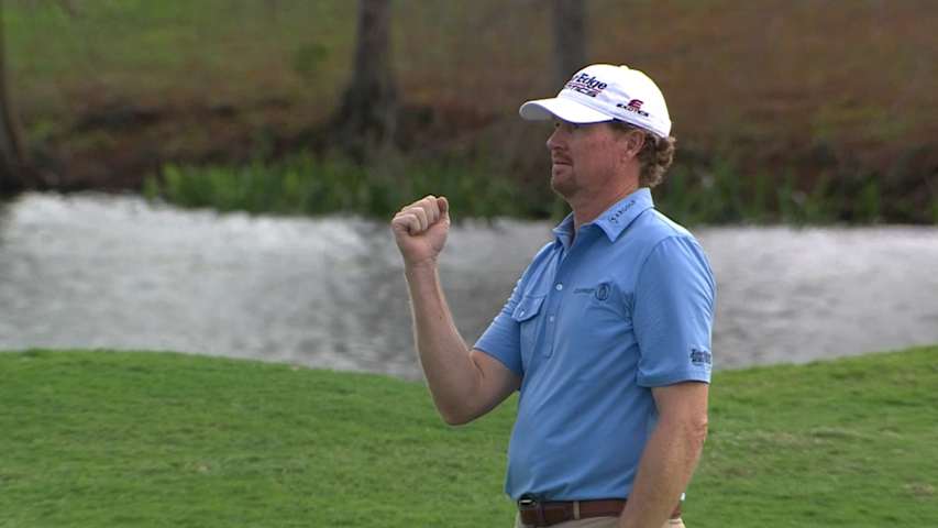 Tim Petrovic chips in for birdie at Oasis Championship