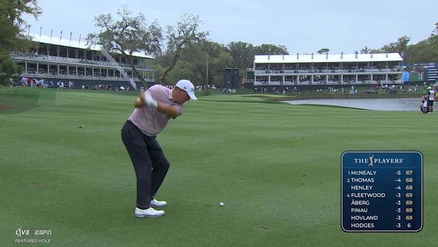 Tom Hoge taps in from 3 feet for birdie on No. 16 at THE PLAYERS