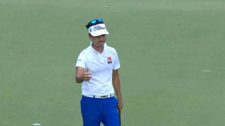 Kevin Na reads-it rolls-it holes-it on No. 11 at Wyndham