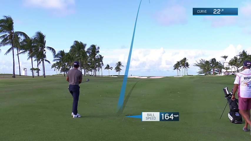 Dylan Menante makes birdie on No. 15 at Bahamas Classic Atlantis