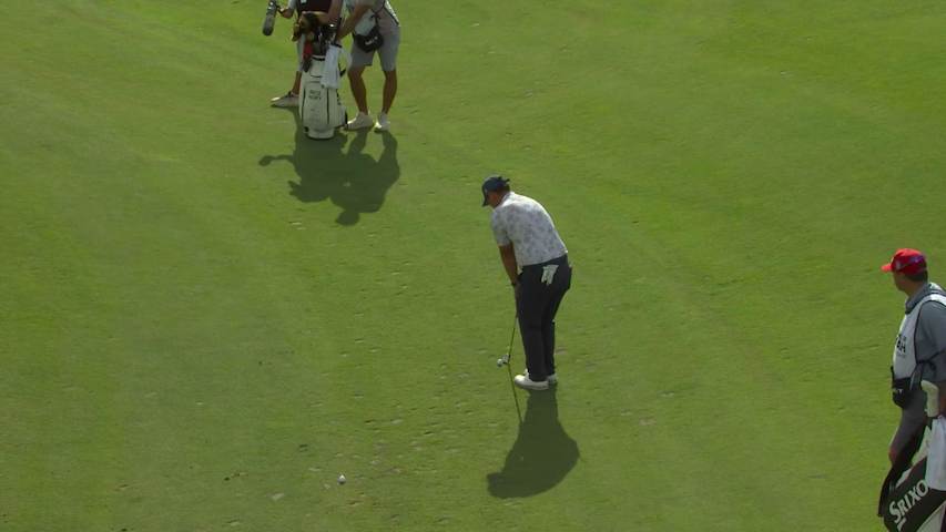 Rico Hoey sinks 6-foot birdie putt on No. 14 at Bank of Utah to tie the lead