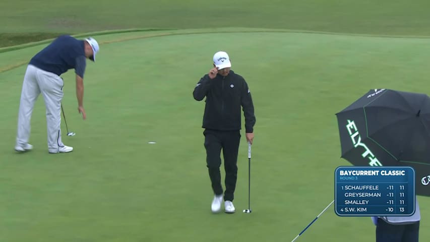 Min Woo Lee rolls in long birdie putt at Baycurrent