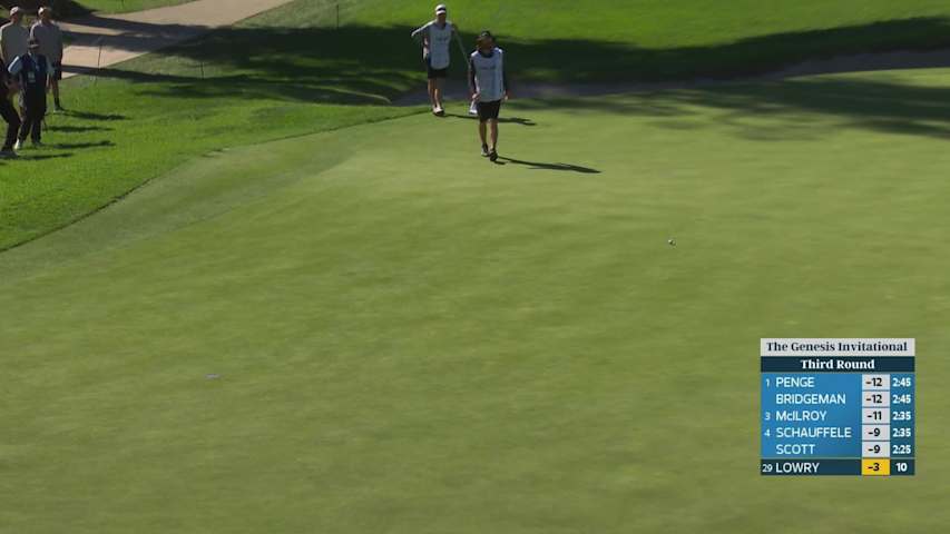 Shane Lowry holes 60-foot birdie putt on No. 11 at The Genesis
