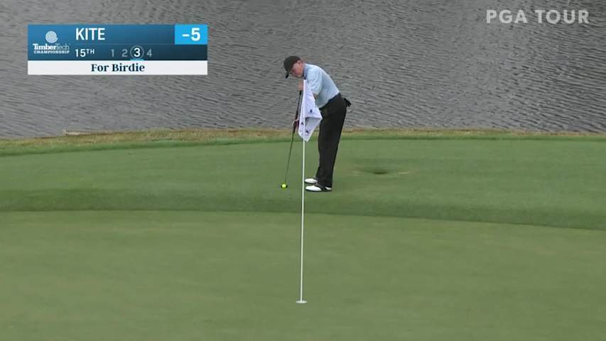 Tom Kite sinks birdie putt from off the green at TimberTech