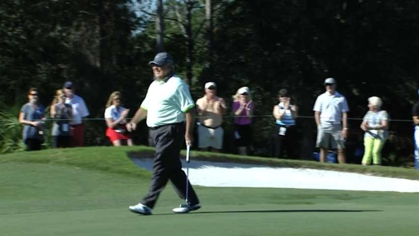 Lanny Wadkins drains eagle putt at PNC Father/Son