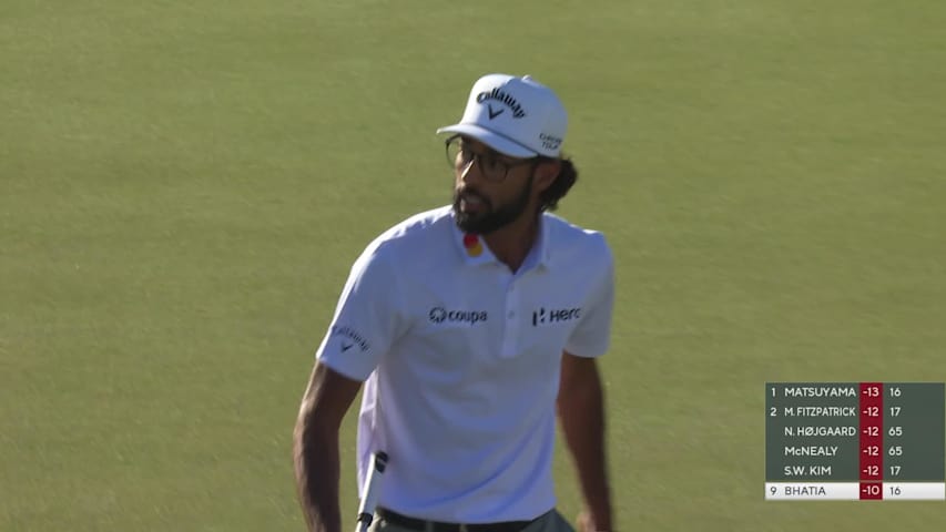 Akshay Bhatia sinks 14-foot birdie putt on No. 17 at WM Phoenix Open