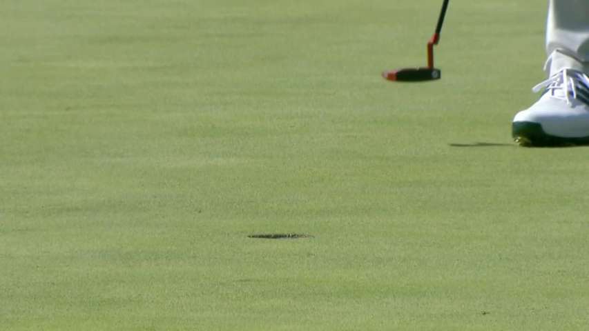 Xander Schauffele sinks 15-foot birdie putt on No. 8 at Baycurrent