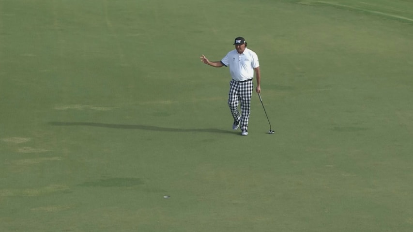 Pat Perez knocks it in from 22 feet at Sentry