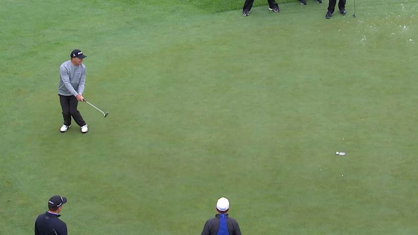 Fred Funk drops in a 15-footer at Bass Pro Shops Legends of Golf