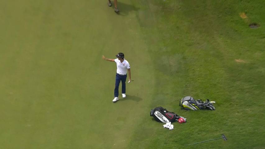 Kevin Na sinks it from downtown at CIMB