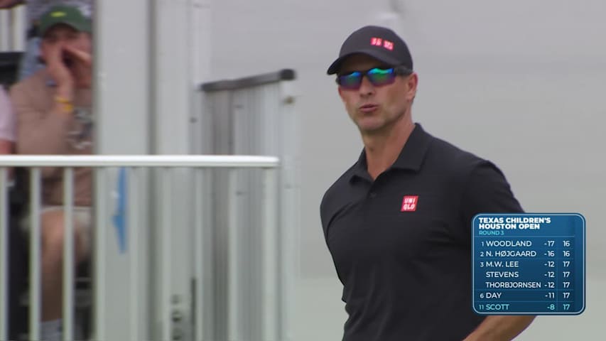 Adam Scott sinks 24-foot birdie putt on No. 18 at Texas Children's